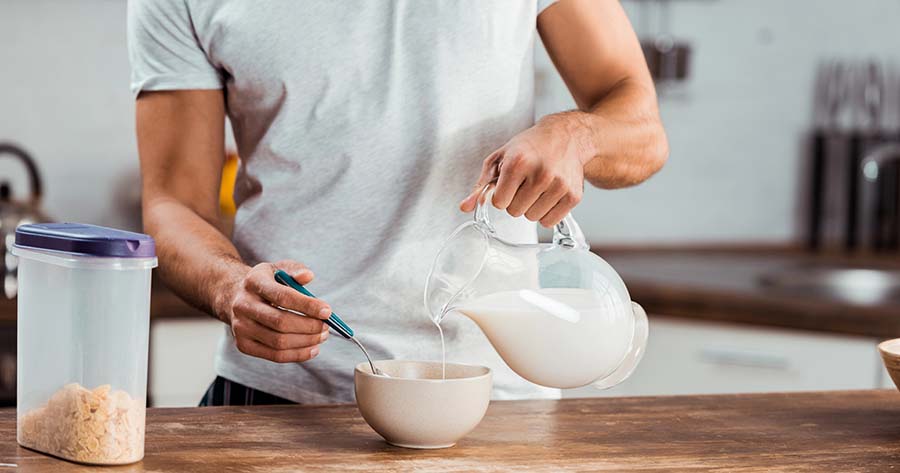 Il latte d’avena fa bene? Ce lo spiega un dietista